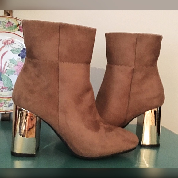 LAST PAIR β€οΈπ Camel Faux Suede Gold Heel Booties! - Picture 2 of 5
